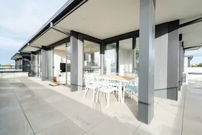 Luxurious 3 Bedroom Home Near Chadstone With Parking - Image 3
