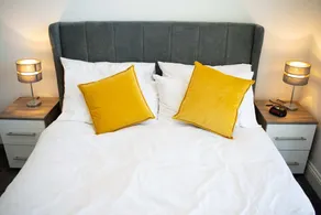 Beautifully Renovated Apartment -central Edinburgh - Image 2