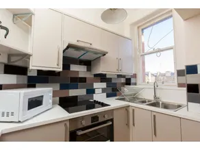 Spacious 1BR Flat With View in Edinburgh -sleeps 4 - Image 5