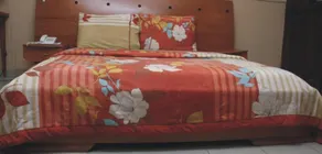 Upper Class Suites - Image 2