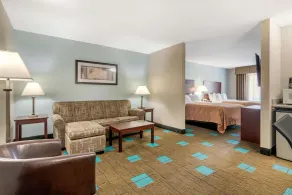 Quality Suites Kansas City International Airport - Image 3