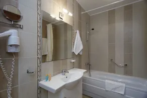 Hotel Central - Image 2