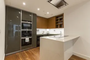Charming 2BR apt in Battersea by Wandsworth Town - Image 2