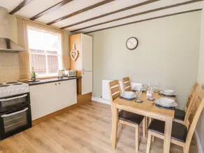 June Cottage - Image 5