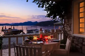 Waterfront Cottage in Ta l ca - Image 2