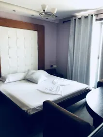 Icon Hotel - Image 5