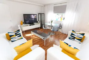 Riverside Luxury Apartment - Image 5
