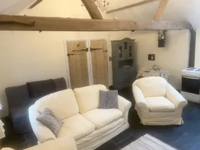 Cozy Cabin Retreat in Gloucestershire - Image 4