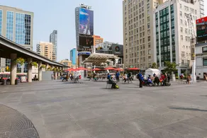 QuickStay - Executive Condo in Yorkville (Yonge & Bloor) - Image 2