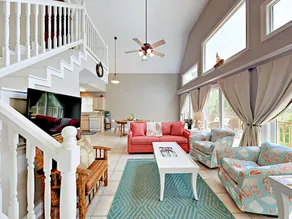 Pet-friendly 3br, 2 Blocks To Beach 3 Bedroom Home - Image 2