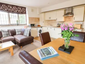 8 Tawney House - Image 2