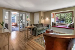 Lovely Laurelhurst - Music Room & Sunny Yard 3 Bedroom Home - Image 2