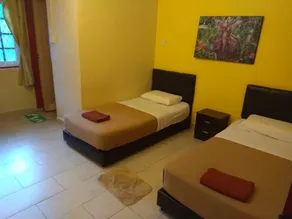 Eight Mentigi Guesthouse - Image 2