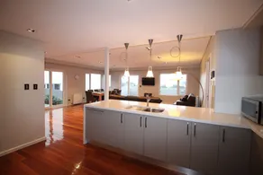 Sunny 3 Bedroom Apartment in Sandy Bay - Image 2