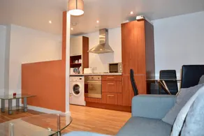 Cosy Apartment in Manchester City Centre - Image 4