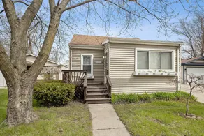 Beautiful Romantic 2 Bedroom House in the City Close to Restaurants and Bars 2 Home by Redawning - Image 2