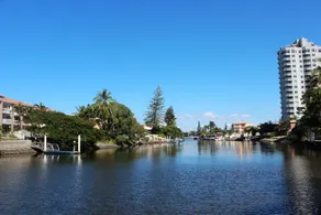 Surfers Del Ray - Image 3