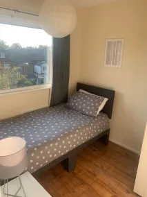 Reading 3 Bedroom apartment - Image 4