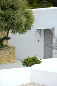 Celini Suites Hotel - Image 3
