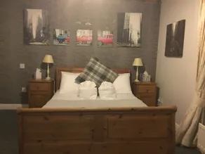 The Kings Arms Hotel - Image 3