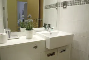 Urban Stay Astral House Apartments - Image 3