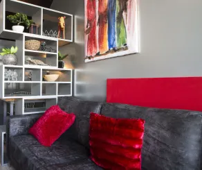 Trendy 1-BR City Center Apt - Image 4
