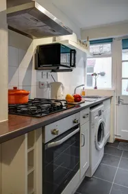 Pansy Cottage in Historic Tewkesbury - Image 3