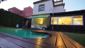 4 bedrooms villa with private pool enclosed garden and wifi at Tomares - Image 4