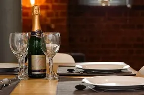 Karah Suites - Gloucester Docks - Image 3