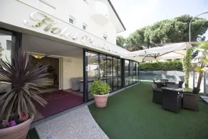 Hotel Monica - Image 2