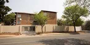 Khamanzi Lodge - Image 4