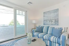 Harbourtown Suites Luxury Condo - Image 5