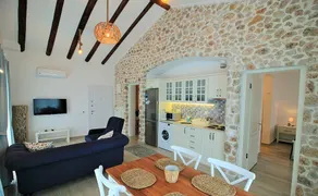 Villa Daisy 2 by Villamnet - Image 4