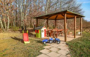 Beautiful Home in Chiusdino With Wifi and 5 Bedrooms - Image 2