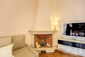 Elegant Apartment Behind The Colosseum - Image 2