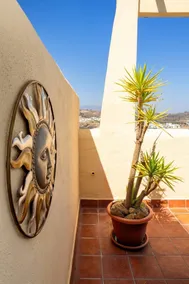 Large apartment with wonderful view - Image 3