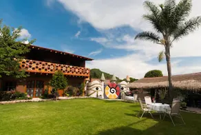 Paradise Hotel Boutique & Lounge - Image 2