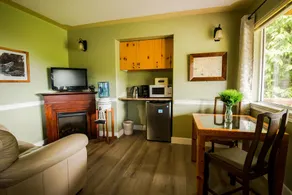 Wild Pacific Bed and Breakfast - Image 4