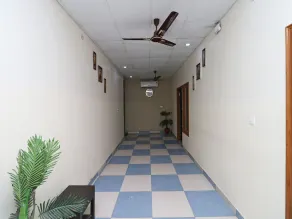 Gold Star Suits By OYO Rooms - Image 5
