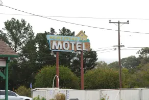 Homestead Motel - Image 2