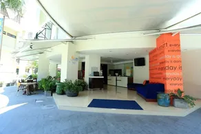 RedDoorz @ Istana Kuta Galeria - Image 3
