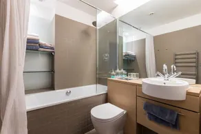 Spacious 2BR Modern Home in Shoreditch - Image 5