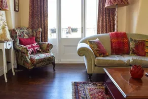 Gorgeous Apartment in a West End Mansion - Image 2