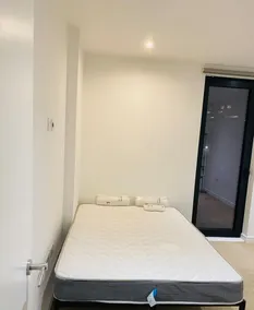 Inviting 2-bed Apartment in London - Image 5