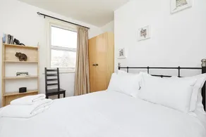 East London 1 Bedroom Flat With Terrace - Image 5