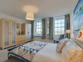 Beautiful Holiday Home in Wadebridge With a Fireplace in the Bedroom and a Lovely Garden - Image 2