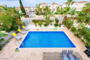 Acogedora villa con piscina, ubicación fantástica, a 5 metros a pie de la playa y comodidades WIFI gratuito - Image 3
