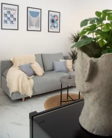 Sparrow Flat Old Town Apartment - Image 2