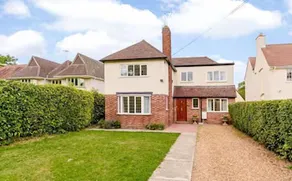 The Queen Edith Place - Lovely 5BDR Home in Secluded Neighbourhood - Image 4