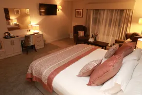 The Mellon Country Inn - Image 2